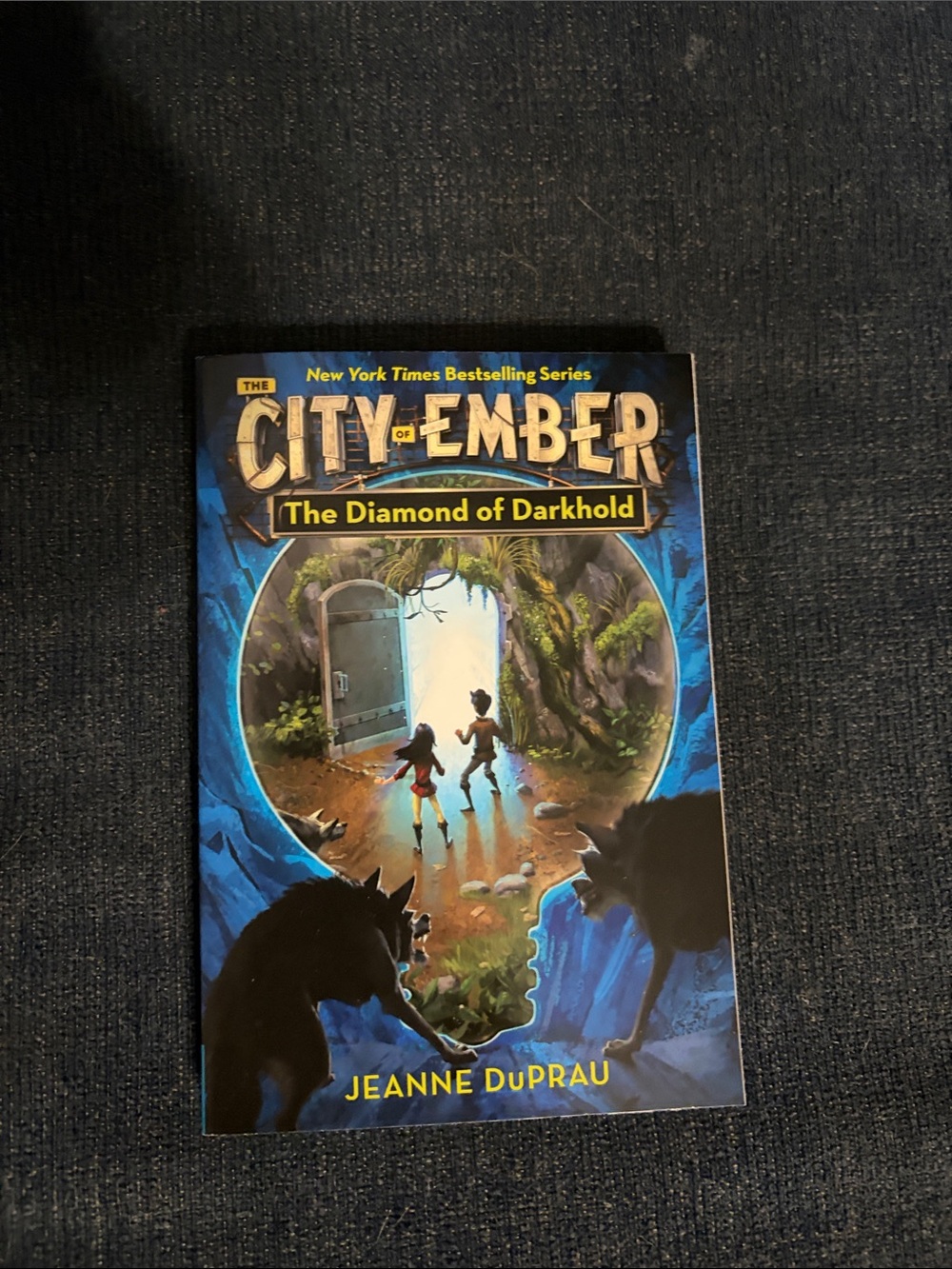 City of Ember: The Diamond of Darkhold by Jeanne DuPrau - Blue Cover